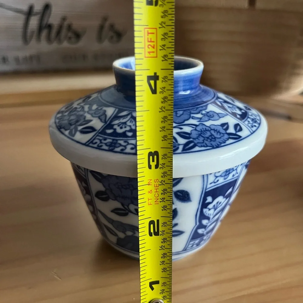 Beautiful Japanese Porcelain - Picture 4 of 8
